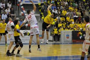 Bolognani sopra il muro